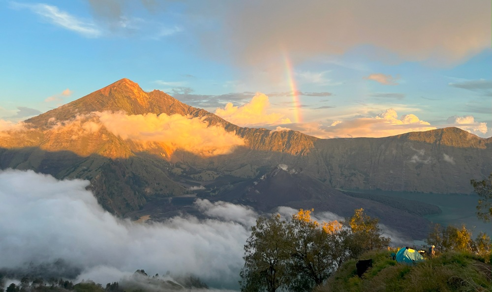 trek to Senaru crater Rim Rinjani