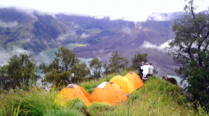 Trekking crater rim Senaru