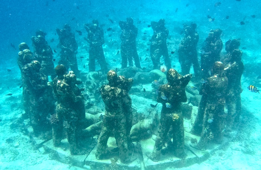 Statue view Gili Meno - Snorkeling tour for Cruise ships