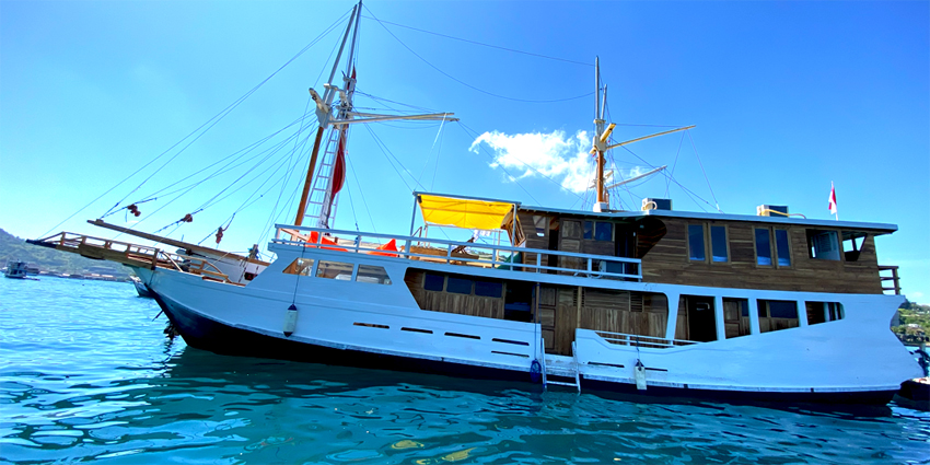 Axton private boat for 2 days trip Komodo island