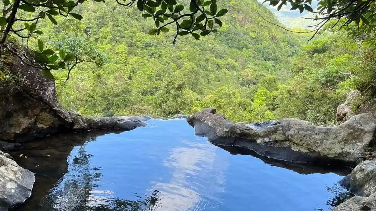 Cunca Plias Waterfall - Flores Island