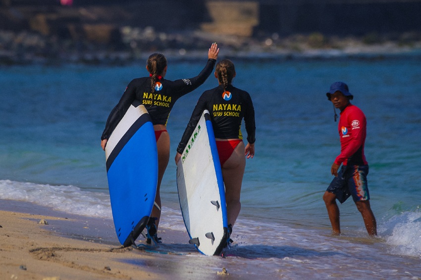 4 days surf camp program