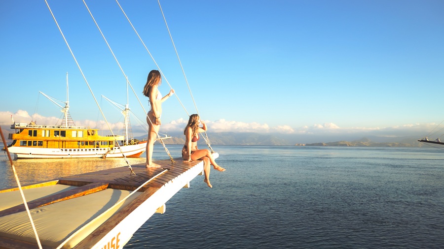 trip to Komodo Island by boat